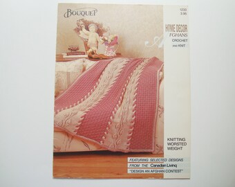 HOME DECOR AFGHANS Strick- & Häkelanleitungen 1233 von Blumenstrauß Decken Decken Rebe Korb Fanfare Jacobs Trittleiter Victorian Aran