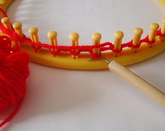 Grote weefgetouwhaak. Nancy kurken of breinaald van 10 mm (0,4 inch). Bamboe handvat. Weefgetouwbreinaald. Sokkenhaak. (E)