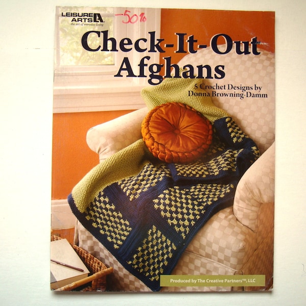 CHECK-It-OUT AFGHANS Leisure Arts # 3584 a 5 modèles de jet au crochet, carreaux de royauté, un labyrinthe dans des débris de bordure, tissés afghans, carreaux croisés bouclés