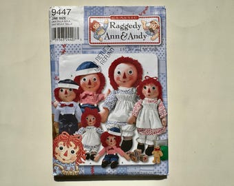 Modello per bambola Raggedy Ann & Andy Simplicity 9447 (8043) in 3 misure: 15" 26" 36" e vestiti