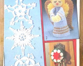 Patons Christmas Crochet Pattern No.1013 Snowflakes, Angel, Door Knob Cover, Place Mats, Stocking, Holly, Slippers