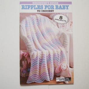 RIPLES FOR BABY Leisure Arts 75011 Ulotka 8 Wzory szydełkowe Koce Afgany Narzuty Szale Fale tęczowe Koronka z piórami Wstążka z ryflowaniem