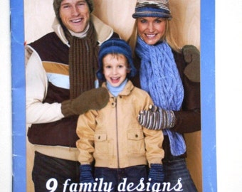 Folleto de patrones de 9 diseños familiares Bernat 542012 Cárdigan, suéteres, mitones, gorros y bufandas para tejer Unisex Género neutro Hombres Mujeres Niños