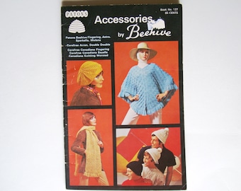 AKCESORIA od Beehive Patons Patterns Broszura 127 Robótki na drutach Szydełkowanie Poncza Berety Czapki Etole Szaliki Skarpetki Kapcie Peleryny Czapki Toczki Robótki na drutach