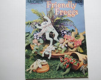 Libretto di modelli FRIENDLY FROGGS n. 15230 McCalls crea rane con zampe flosce Modello di cucito per rane Bigg Frogg Liddle Frogg Big Little