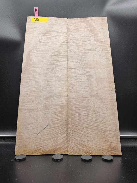 キルティングフレイムメイプルギタートップ材：23インチ x 7.25インチ