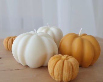 Grandi candele a forma di zucca, candele a forma di zucca, candele di Halloween, stagione spettrale, latte speziato alla zucca, decorazioni di Halloween, candele autunnali, autunno