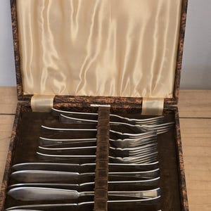 Vintage Retro Silver Plated Set of 6 Boxed Fish Knives and Forks