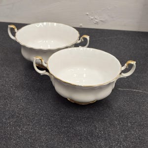Vintage Royal Albert China Val D&#39;or Muster Set mit 2 Suppenschüsseln