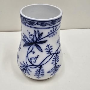 Antique Villeroy and Boch Dresden Cobalt Blue White Pattern Vase 4 1/2 inches