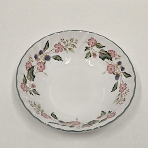 Vintage British Home Stores Victorian Rose Pattern Soup Pudding Bowl 6 1/2 inches