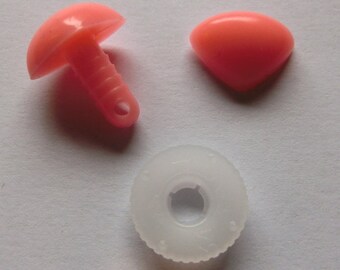 15 mm noses triangle pink