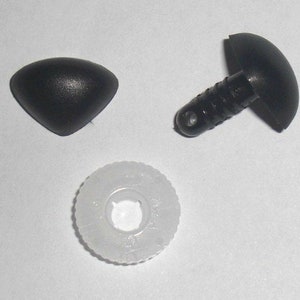 12 mm nose triangle black image 1