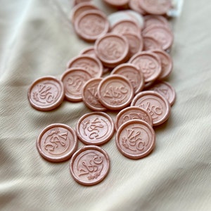 50 Stück personalisierte Wachssiegel selbstklebend kundenspezifisches Design Hochzeitsgeschenk Partyzubehör Babyparty-Markenlogo Initialen individuelles Geschenk