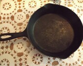 9 1 2 inch Iron Favorite Piqua Ware Frying Pan Old 7A