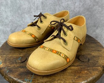 Vintage 1970s Vegan Leather Flower Power Shoes, 70s Bowling (9.5/10)