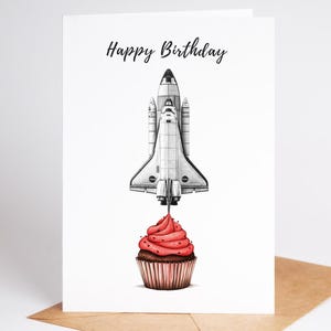 d'anniversaire personnalisée de la navette spatiale de la NASA | Carte d'anniversaire amusante avec nom personnalisé pour garçon | Carte unique pour fils ou petit-fils avec petit gâteau