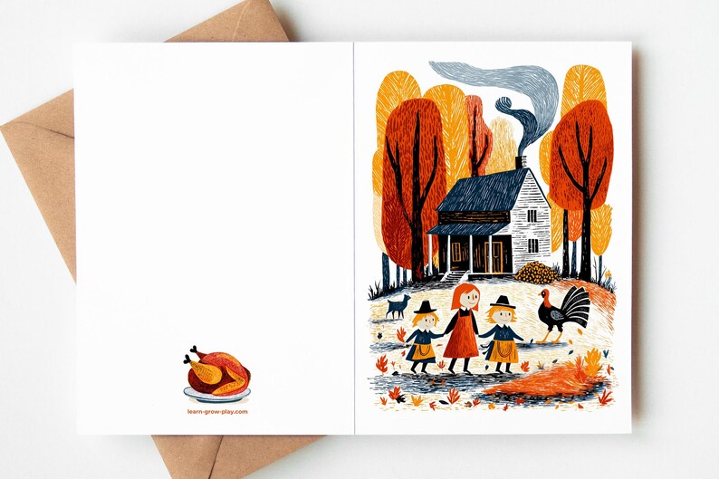 K&ouml;nnte beinhalten: Gru&szlig;karte mit einer Illustration eines Hauses, B&auml;umen und drei Kindern. Die Karte ist ge&ouml;ffnet, mit einer gebratenen Pute auf der linken Seite. Die Karte befindet sich in einem braunen Umschlag.