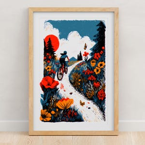 Pu&ograve; includere: Una stampa artistica incorniciata che presenta un'illustrazione stilizzata di un ciclista in bicicletta lungo un sentiero tortuoso attraverso un campo di fiori rossi e arancioni vivaci, con un grande sole rosso, cielo blu e farfalle.