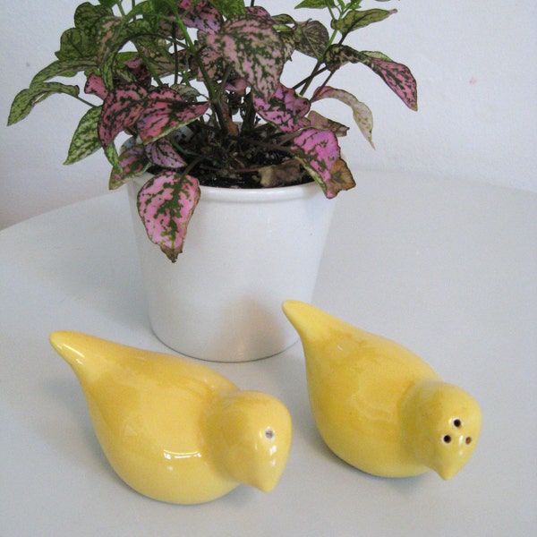 50s LEMON YELLOW Pair Ceramic BIRDS Salt n Pepper SHAKERS