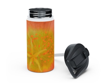 Bouteille d'eau en acier inoxydable avec étamines jaunes - Photographie florale