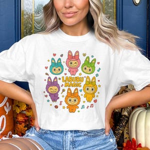 Camiseta Labubu Magic: adorable conejito de dibujos animados / Camiseta estética kawaii / Regalo unisex con colores suaves para niñas y adolescentes