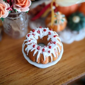 Cranberry vanilla bundt cake dollhouse Miniature 1:12 scale