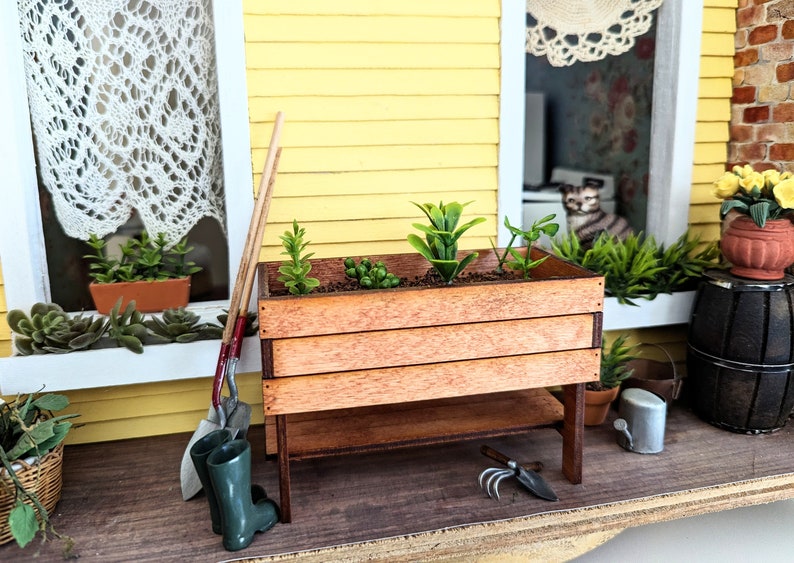 Dollhouse Miniature 1:12 scale Garden Trug Bild 1