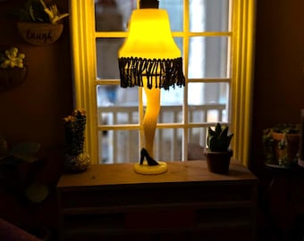 Dollhouse Miniature 1:12 Light up leg lamp