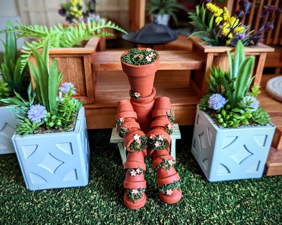 Miniature dollhouse garden planter