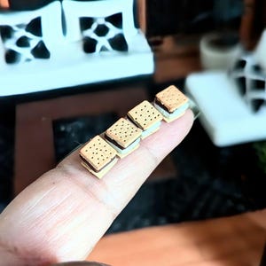 Dollhouse Miniatures 1:12 scale S'mores sandwiches
