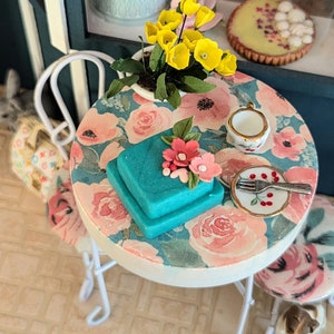 Dollhouse Miniature 1:12 scale 2 layer square Buttercream Flower Summer cake