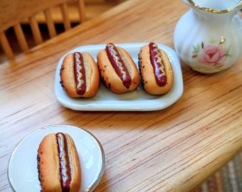 Dollhouse Miniature hotdogs with mustard 1:12 scale qty 4