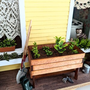 Dollhouse Miniature 1:12 scale Garden Trug Bild 2