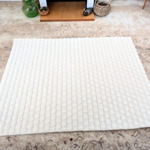 Dollhouse Miniature cream honeycomb Rug