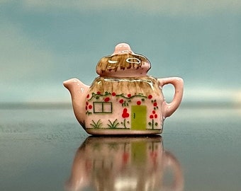 Winzige Keramik Teekanne mit Deckel