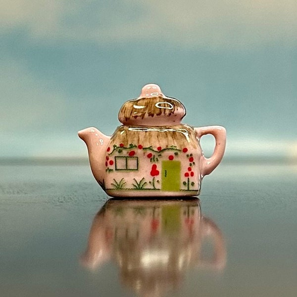 Kleine keramische theepot met deksel (ongeveer 2,5 cm hoog)