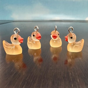 Rubberen eendjeshangers (4) - glow in the dark