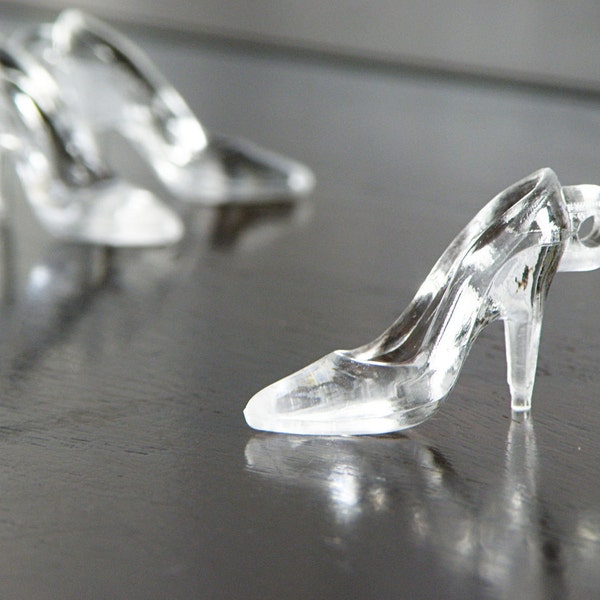 Cinderella's Glass Slipper in Miniature(plastic qty 4)