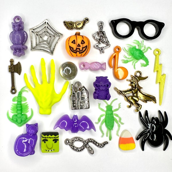 A Premium Collection of Miniature Trinkets and Charms - HW8