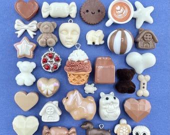 Schokolade Sammlung von neutralen Farben Miniatur Schmuckstücke und Charme
