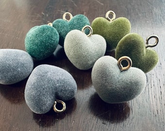 Mossy Heart Pendants (qty 8)