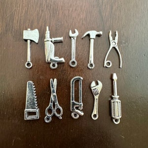 Pequeños amuletos para juegos de herramientas
