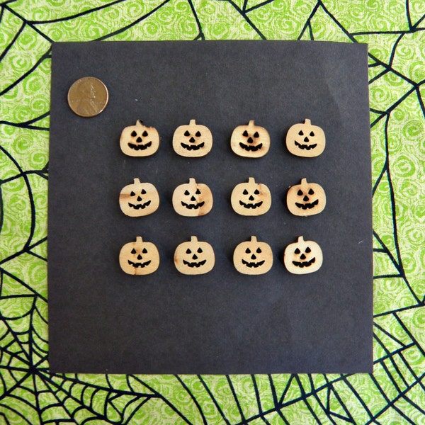 Boutons effrayants de citrouille d'Halloween - bois (qté 12)