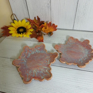 Maple leaf snap plates perfect for your nature inspired decor