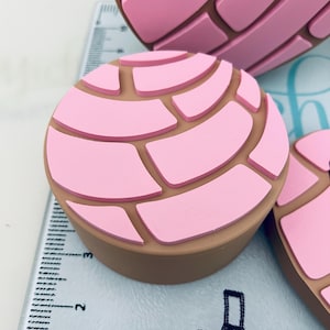 Concha Desk Organizer: Mexican Pan Dulce Decor, Pen & Note Holder afbeelding 8