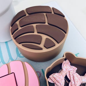 Concha Desk Organizer: Mexican Pan Dulce Decor, Pen & Note Holder Round Container