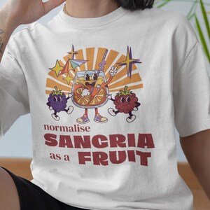 Sangria T-Shirt Retro Sangria T-Shirt Funny Summer Shirt Spain Travel Tee Sangria Lover Gift Wine Shirt Quirky Cocktail Shirt Spanish Tee