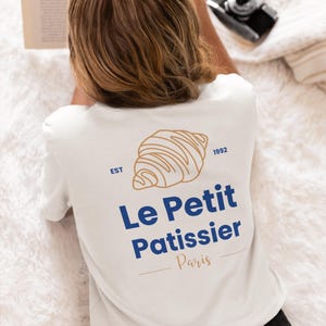 T-shirt graphique Paris City Bakery T-shirt inspiré du voyage T-shirt croissant français Caffe T-shirt souvenir de voyage à Paris pour voyageurs