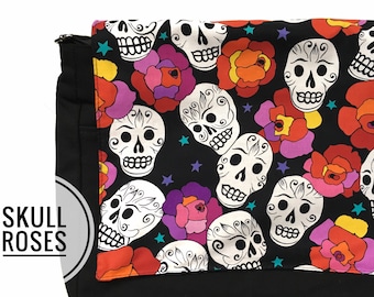 Bolso bandolera para tablet, portátil o cambiador con diseño de calavera y rosas del Día de Muertos